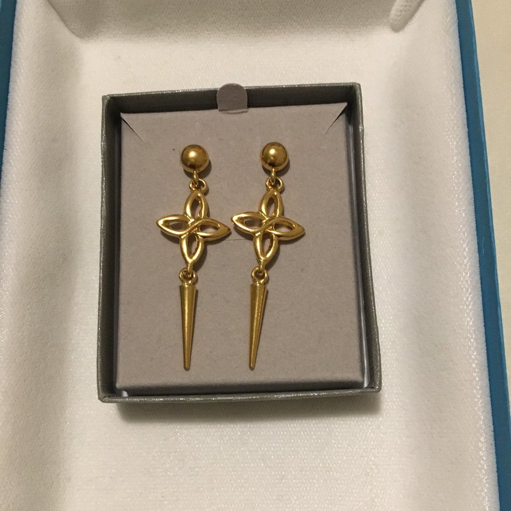 Beautiful Gold Tone Drop Earrings